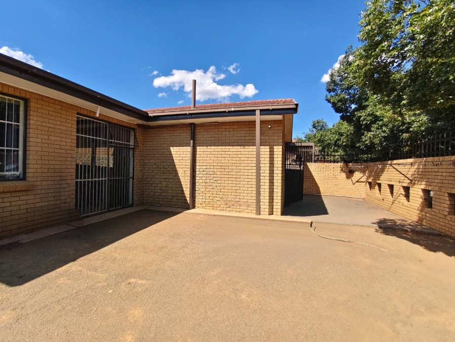 To Let 3 Bedroom Property for Rent in Uitsig Free State